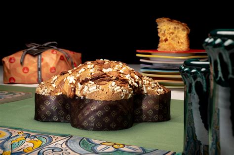 colombe de paques dolce gabbana|Artisan Colomba of 750 g with Sicilian Almonds Fiasconaro D&G.